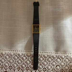 Mens Pulsar Watch. In excellent condition, worn once. It does need a battery.